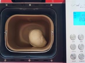 然后用酸奶发酵程序，发酵至面团两三倍大。