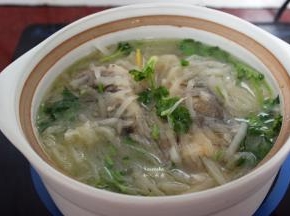 放盐、香菜，稍微拌均即可。