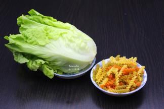 准备食材：彩色通心粉、生菜、花生酱；