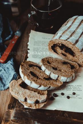 软欧包就是结合了日式甜面包的柔软口感
和欧式面包的，健康，天然