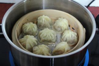 蒸好包子关火后3分钟开盖即可。