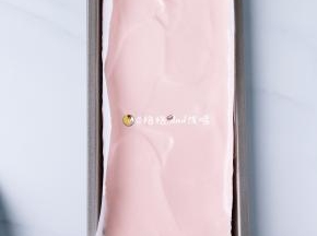 . 倒入小模具里，放入预热好的烤箱160度烘烤15分钟