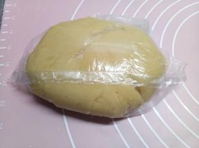 装入保鲜袋放在一边静置2个小时左右