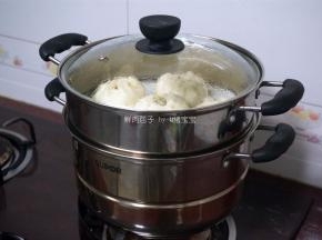 冷水上锅，大火蒸18分钟，熄火后焖3分钟再开盖。