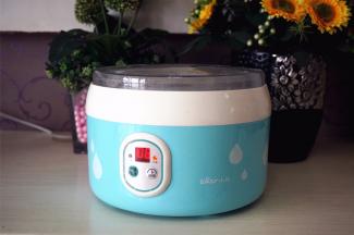 放入酸奶机，温水浴，发酵8个小时。