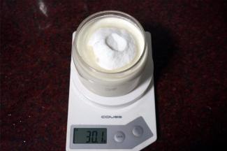 发酵完毕，趁热加入细砂糖，拌均匀，放入冰箱冷藏钝化4个小时以上。