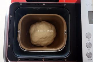 用酸奶发酵程序，将面团发酵至2倍大。