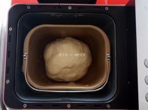 用酸奶发酵程序，将面团发酵至2倍大。