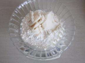 酥皮制作：水60克，糖粉30克，猪油53克，中粉150克