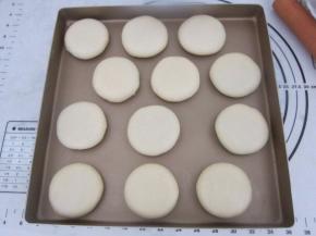 依次包好放入烤盘中。