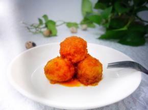  装入盘中，上面再淋点番茄汁