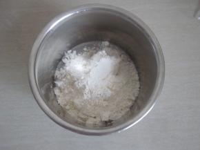 油酥制作：低筋面粉120克 猪油60克。