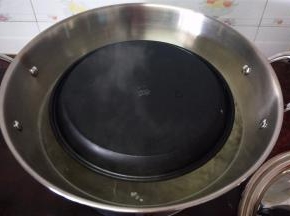 水沸腾后放入蒸锅，大火蒸10分钟。