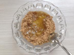 加入溶化的20克黄油，拌均匀