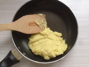 小火炒2-3分钟，炒至粘稠