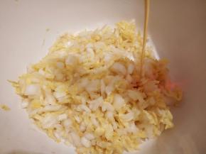 腌制好的娃娃菜，就芝麻油锁住水分