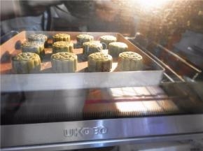 放预热好的UKOEO烤箱中烤5分钟。