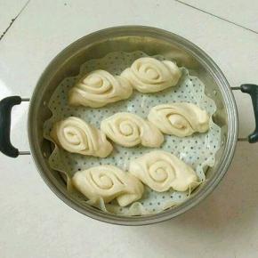 水开后蒸锅十二分钟，闷三分钟即可。