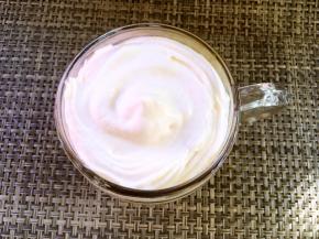 表层挤上淡奶油