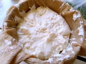 7个小时后，乳清基本上都过滤掉，美味的奶油奶酪就出炉啦，用来做芝士蛋糕，慕斯蛋糕都很好吃的