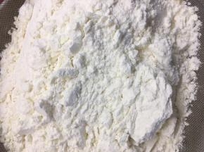筛入低筋面粉