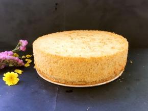 入烤箱烘烤45分钟，出炉倒扣，凉透脱模