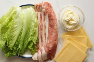 我就准备了这些现成的，培根要烘烤170度10分钟就可以食用了，