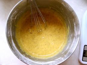 加入芝麻粉搅拌均匀