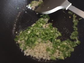 加入青椒丁