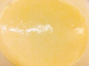 看到面糊表面起了很多小泡泡就是发酵好了