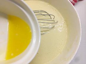 不超过手温时加入面糊中