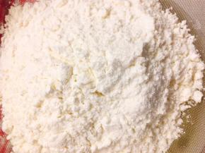筛入面粉