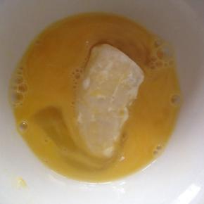 再裹一层鸡蛋液。