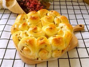 美味的葡萄干黄金面包就出炉啦，还有拉丝哟