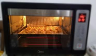 烤箱160度预热，烘烤18～20分钟