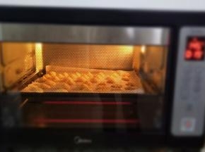 烤箱160度预热，烘烤18～20分钟