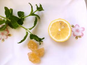 准备好食材，薄荷叶洗干净备用