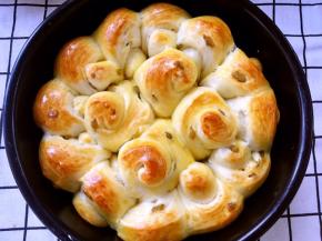 出炉轻轻磕几下，顶起模具底盘即可脱模