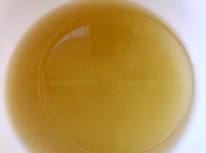 加入牛奶，玉米油，蜂蜜搅拌均匀