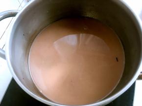 加入牛奶继续煮