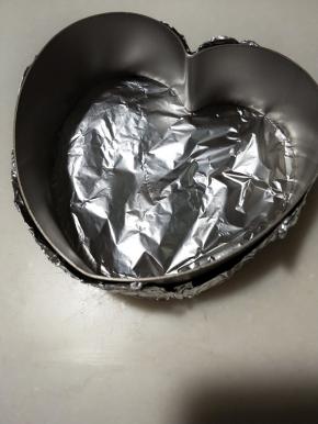 阳晨碳钢六寸心形慕斯圈底部用锡纸包住，