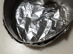 阳晨碳钢六寸心形慕斯圈底部用锡纸包住，