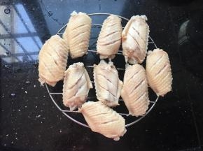 放晾凉架子上沥水控干水份