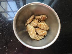 炸至金黄后捞出