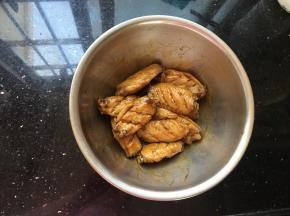 拌均匀，腌制十分钟入味