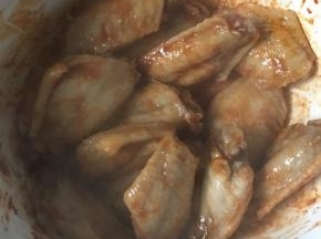 然后在裹上澳尔良鸡翅粉