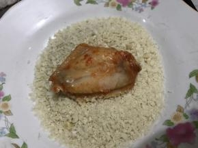 然后在外面裹上面包糠