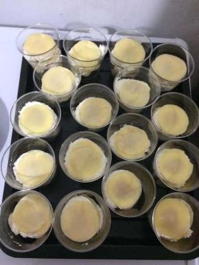 再挤一层奶油，加一层千层皮