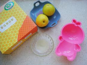 白梨去皮去核，取果肉榨汁备用。