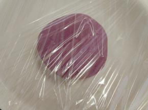 包上保鲜膜进行发酵